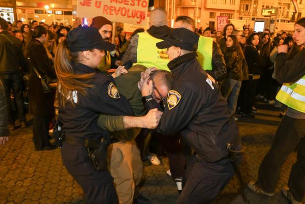 Zagreb: Policija uhitila muškarca koji je verbalno napao sudionike Noćnog marša