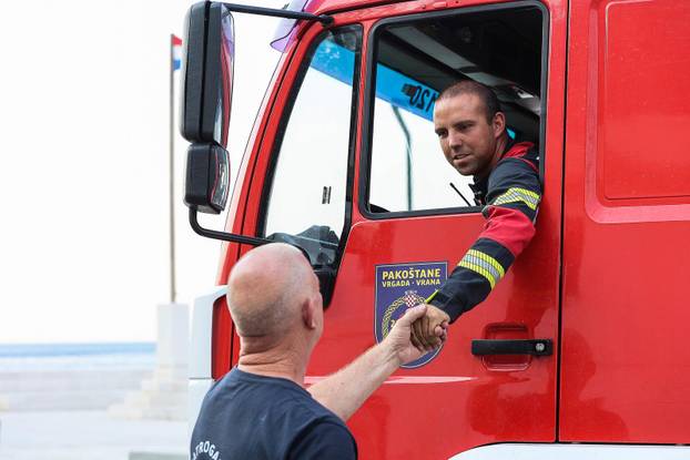 Vatrogasci cijelu noć gasili požar kod Omiša