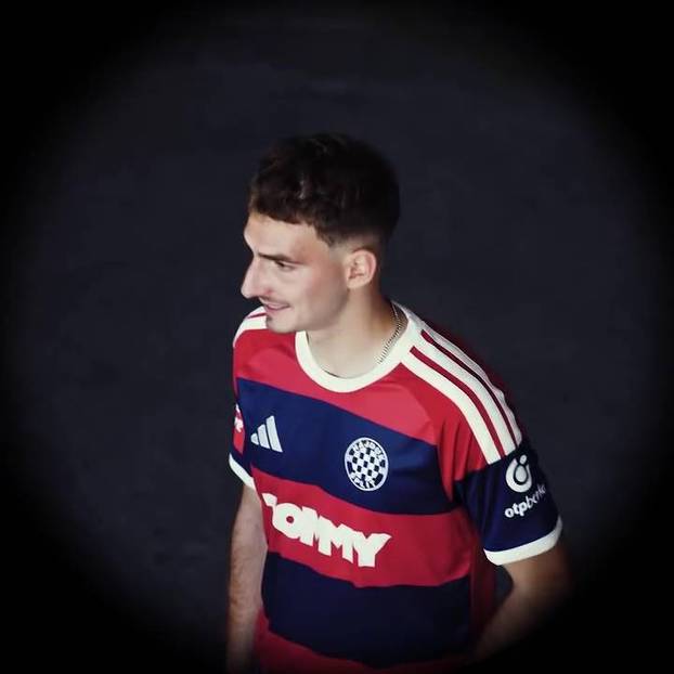 FOTO Hajduk predstavio novi gostujući dres. Navijači složni: 'Sad izgledamo kao Bayern...'