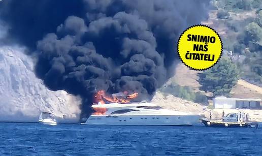 Dramati&ccaron;ne fotografije: Kod &Ccaron;iova gori jahta! Po&zcaron;ar i na Hvaru. Hitno &scaron;alju kanadere