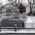 VIDEO Pariz se bijeli: Pogledajte kako izgleda 'Grad svjetla' nakon snijega, turisti uživaju...