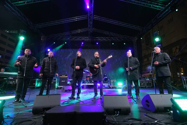 Zagreb: Koncert Želim život, zaklade Ana Rukavina na glavnom gradskom trgu