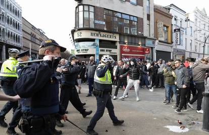 Prosvjedi u Dublinu: Stotine građana protivi se mjerama