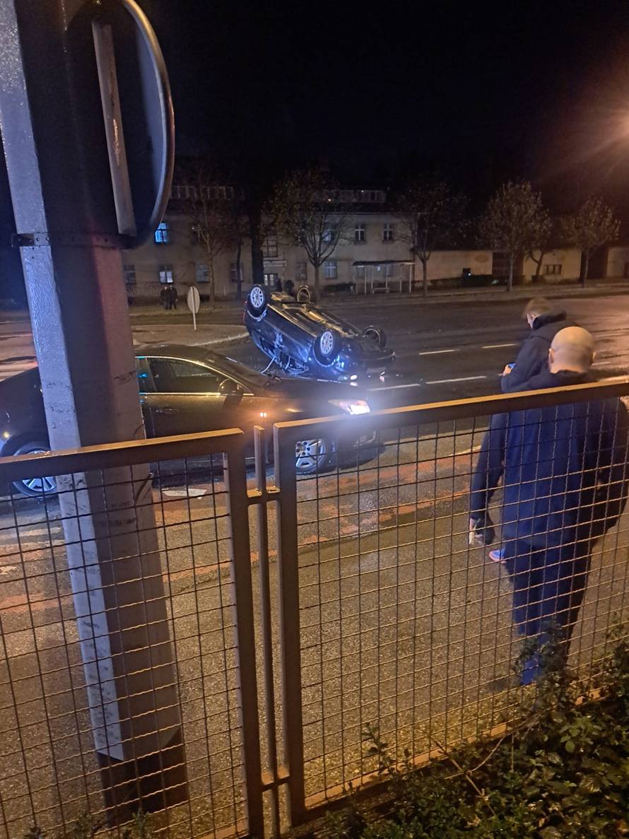 FOTO Sudarila se tri automobila u Zagrebu: Jedan je na krovu