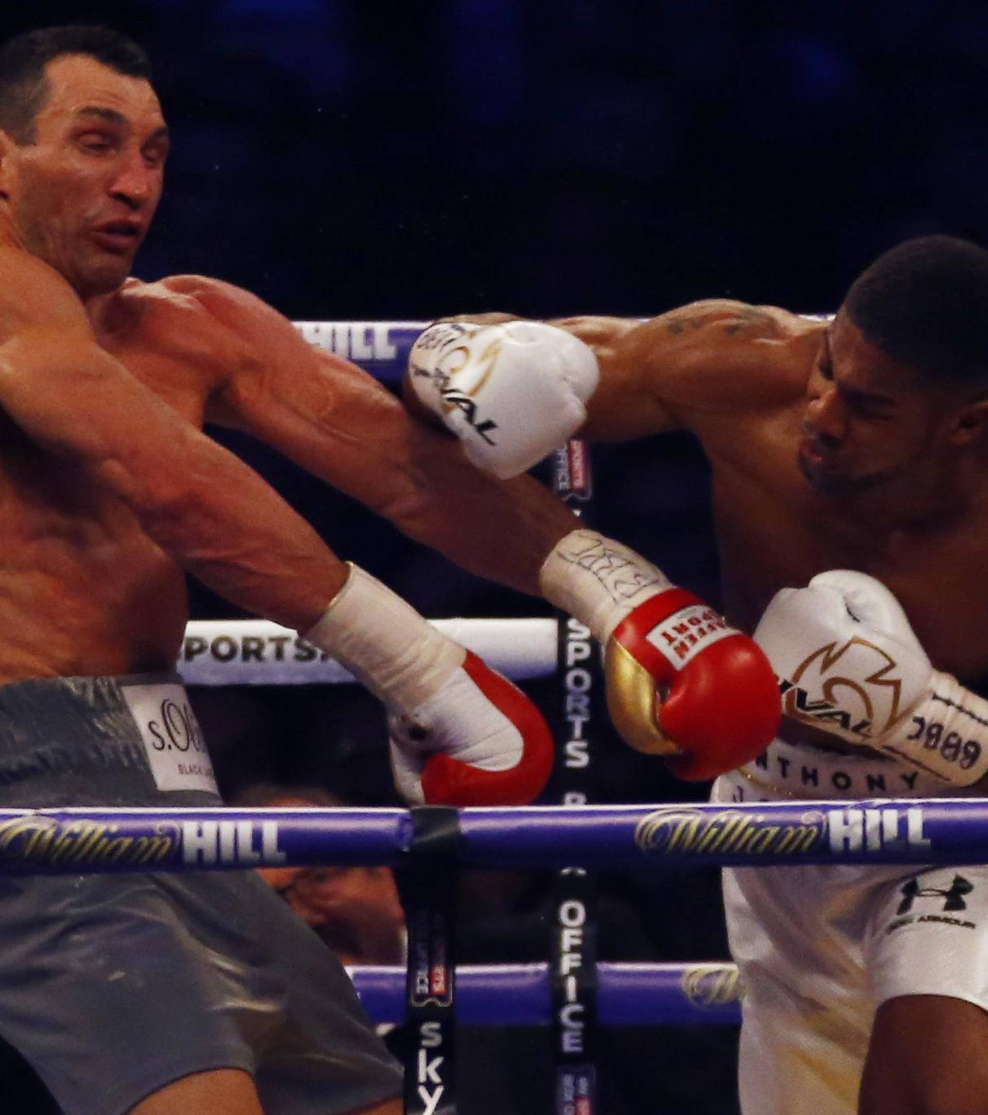 Anthony Joshua in action with Wladimir Klitschko