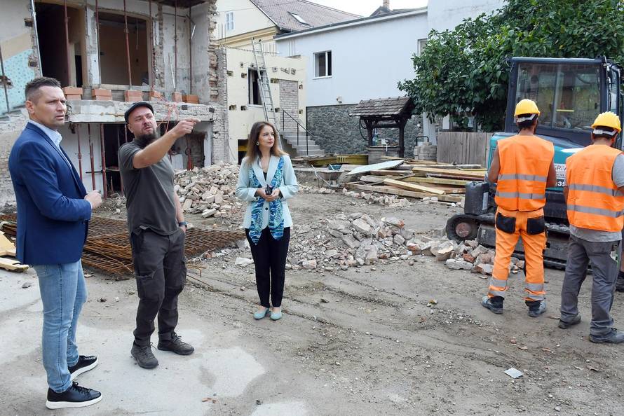 Sisak: Obilazak radova obnove Gradskog muzeja i dvorišnog prostora