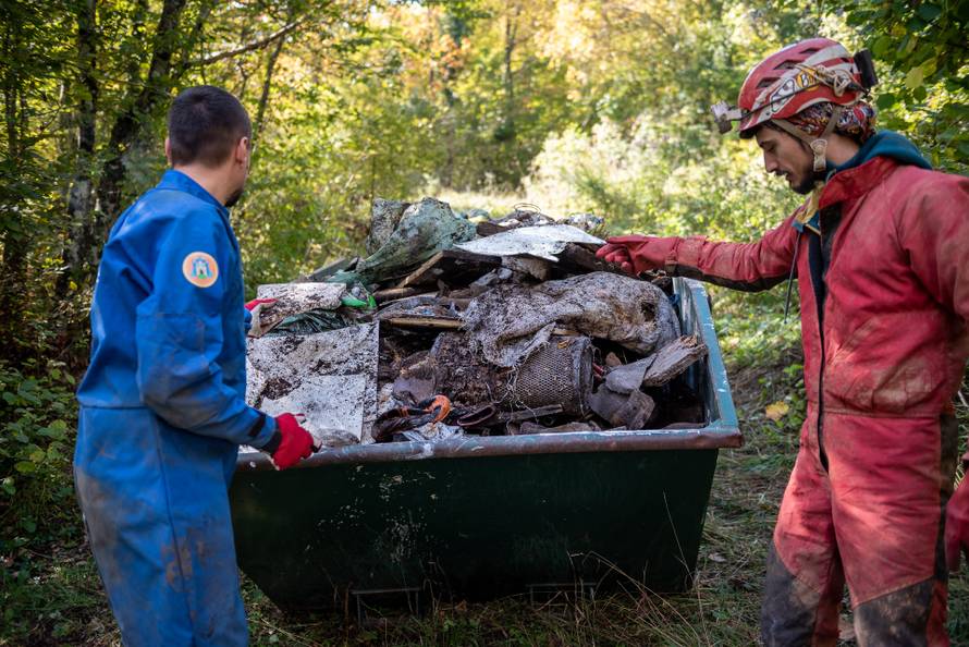 U akciji Lidla, HGSS-a i Čistog podzemlja dosad izvađeno 225 kubika otpada iz jama i špilja