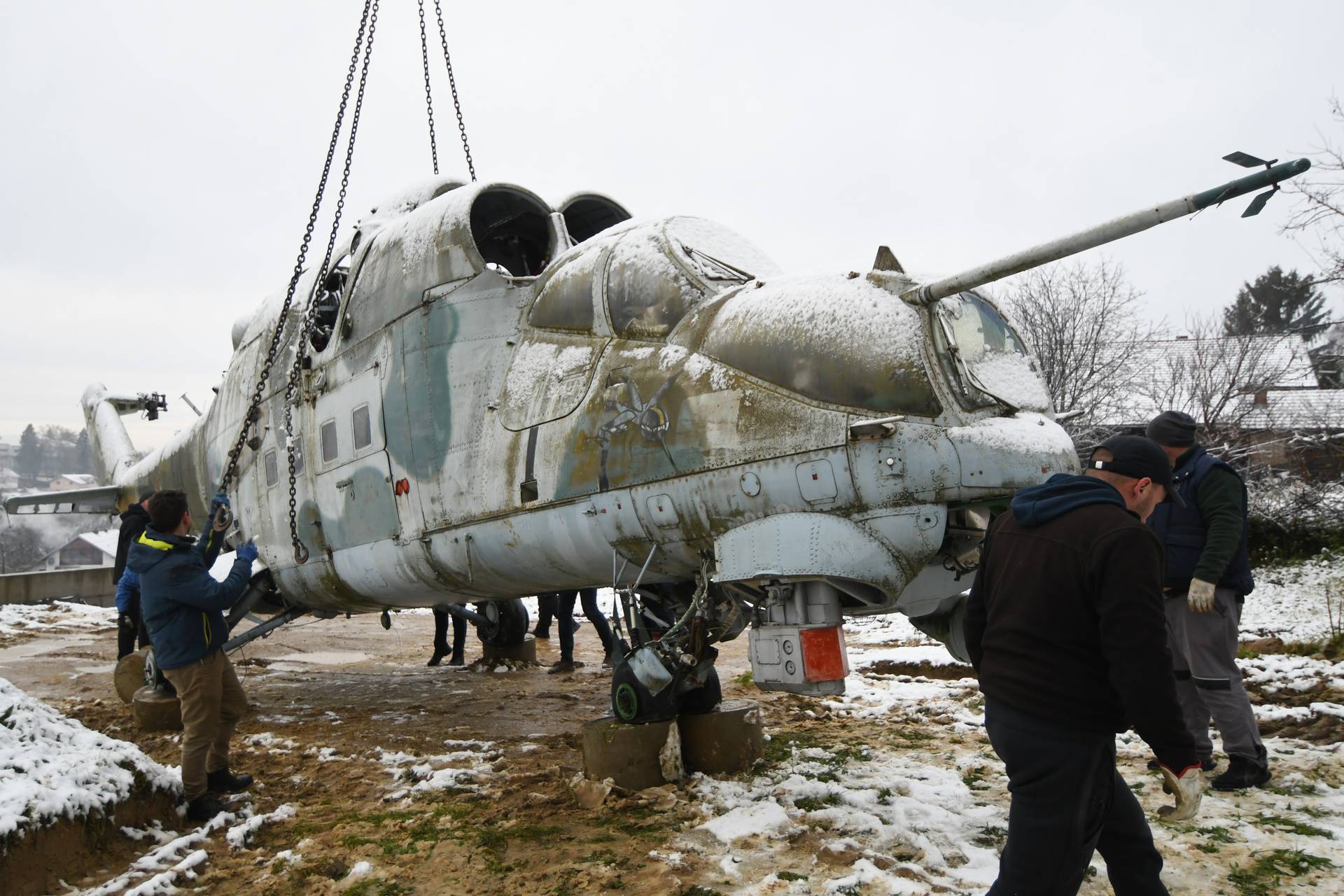 Bjelovar: Zrakoplov MiG 21 BIS i helikopter Mil Mi-24 dopremljeni u Kapelu gdje će biti turistička atrakcija