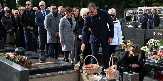 FOTO Armada je uz bakljadu ispratila dopredsjednika Rijeke Deana Šćulca na vječni počinak