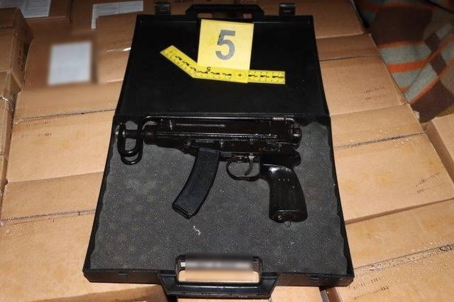 U Zagorju kao da su se spremali za rat! Uhitili troje, pogledajte kakvo su im oružje zaplijenili