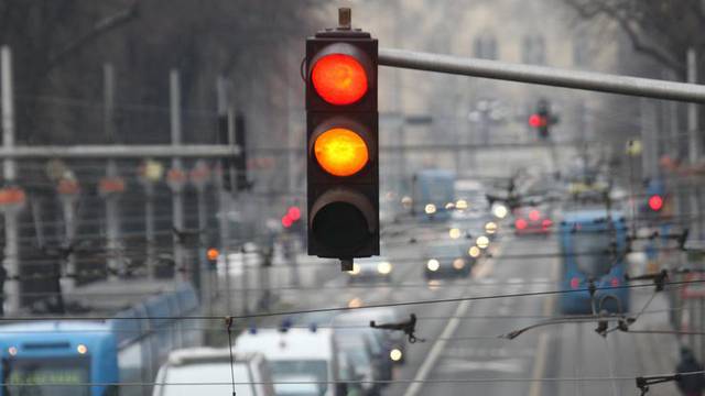 Popodnevni kaos u centru Zagreba: Pokvario se semafor, pokazivao crveno sat vremena