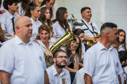 FOTO Svi putevi vode u Sinj! Alkarski grad prepun domaćih i stranaca, svi prate Baru...