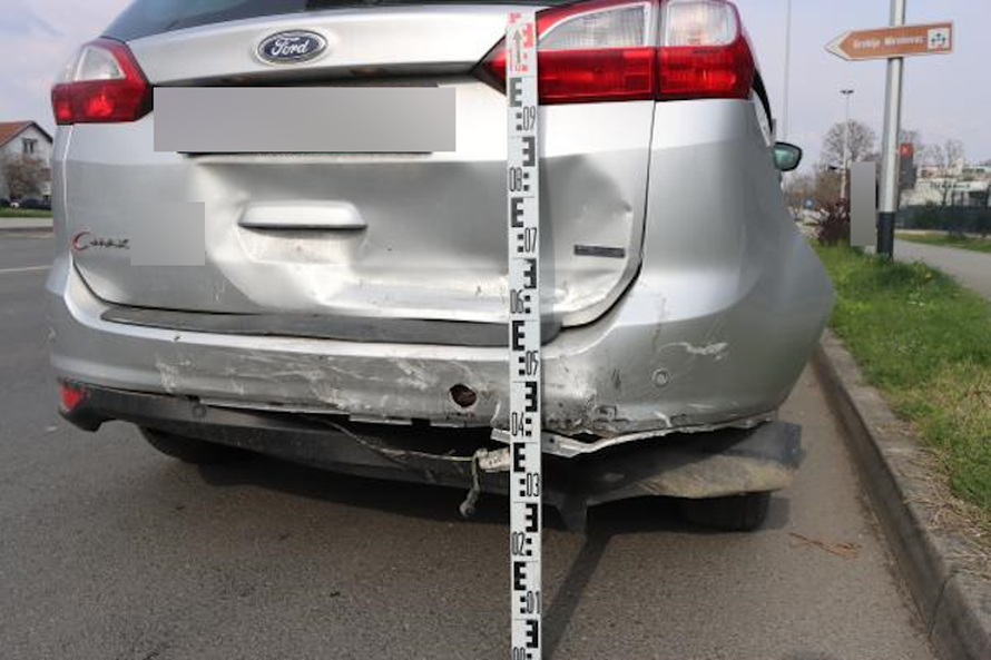 FOTO Pijana vozačica (44) se u Dubravi zabila u auto: Usred bijela dana imala 2.59 promila