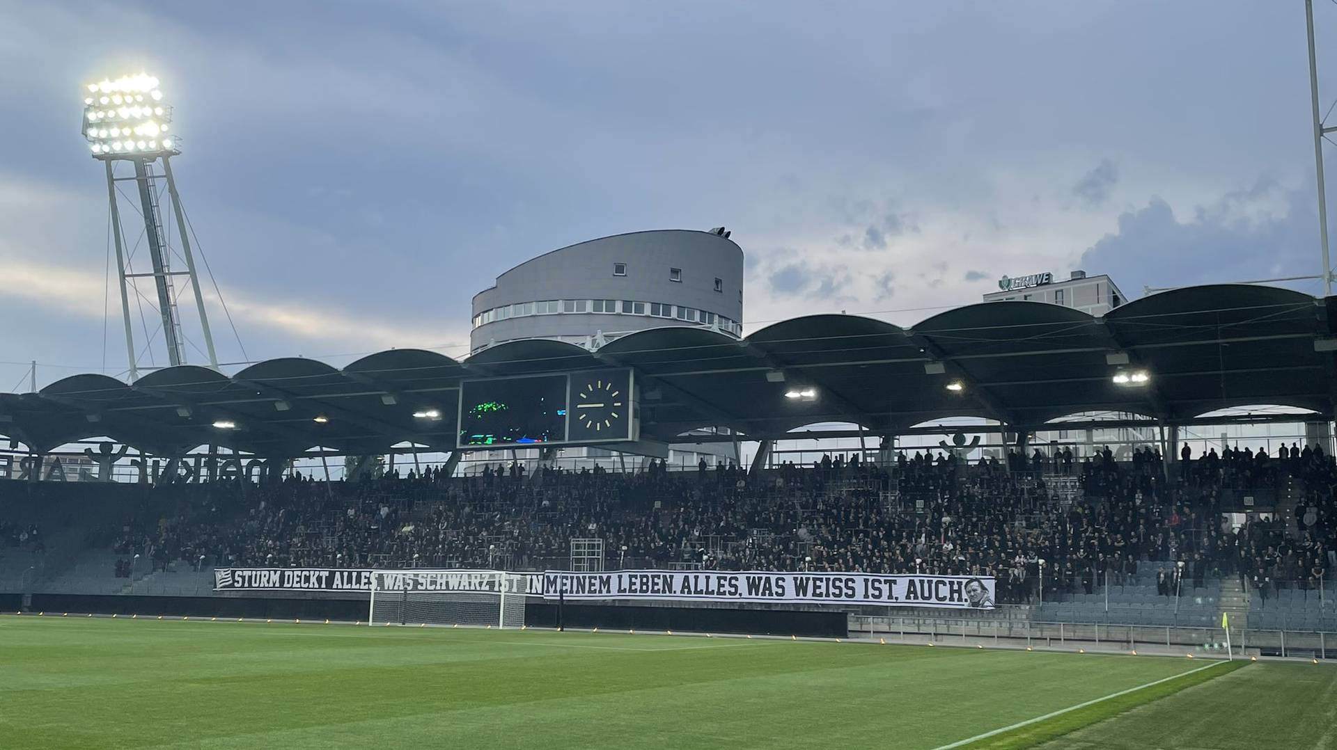 Austrijanci ispratili Ivicu Osima: Stavi lijes na centar igrališta pa skandirali 'treneru stoljeća'