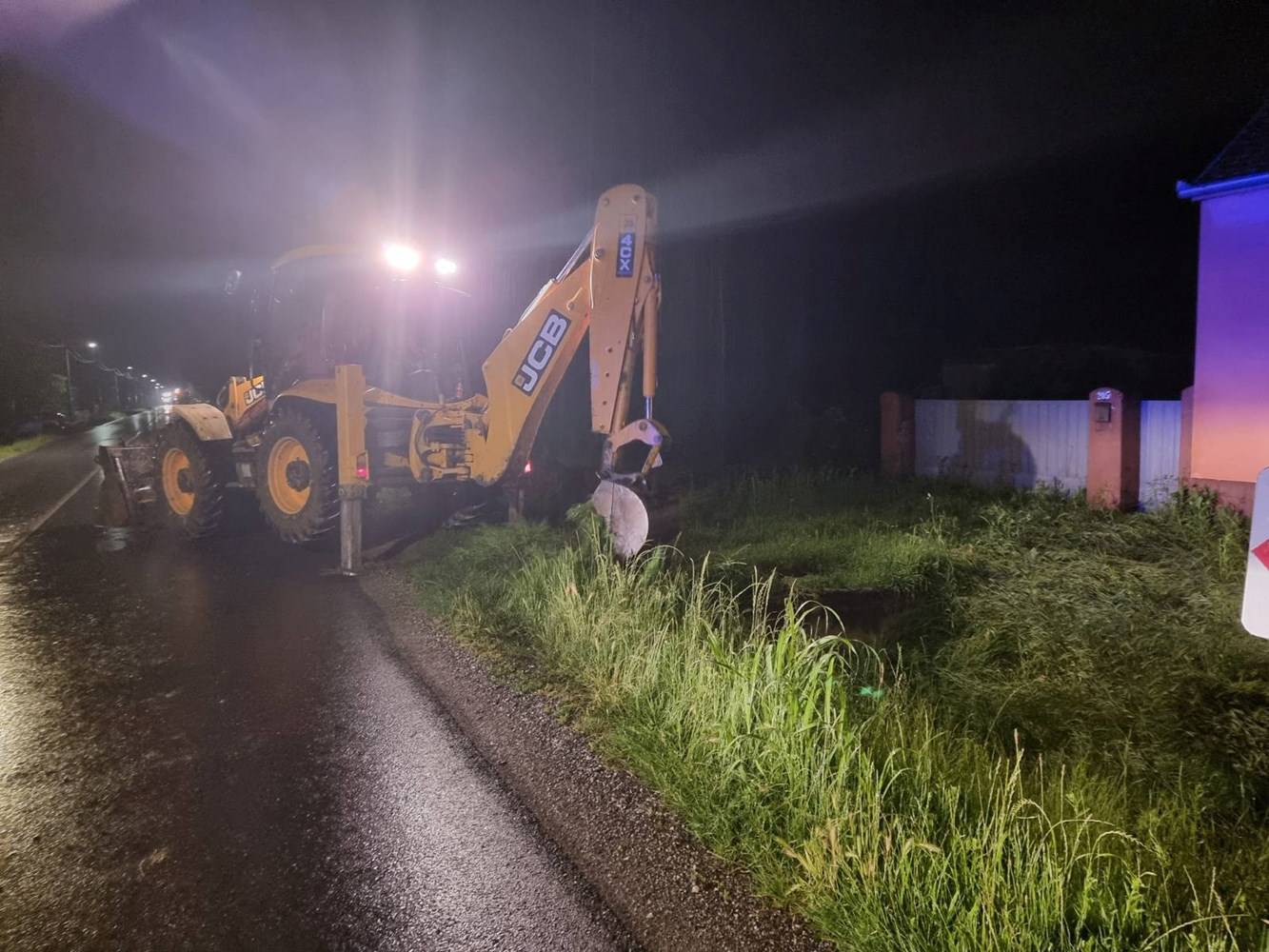 Jako nevrijeme poplavilo kuće, dvorišta i ceste diljem Hrvatske: 'U Požegi je palo 63 l/m2 kiše'