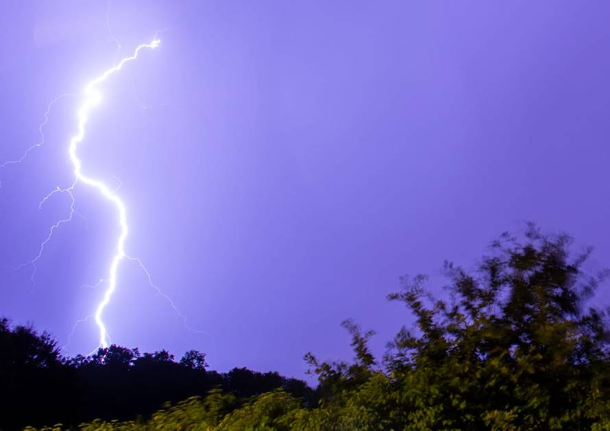 VIDEO Munje noćas  snimljene diljem Hrvatske: 'Užasno je puhalo. Blicalo je kao da je dan'