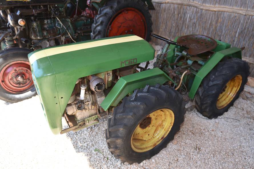 Silvio je naš kralj traktora: U kolekciji ima Ferrari, Porsche...