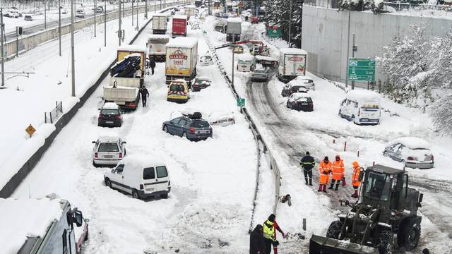 Heavy snowfall in Athens