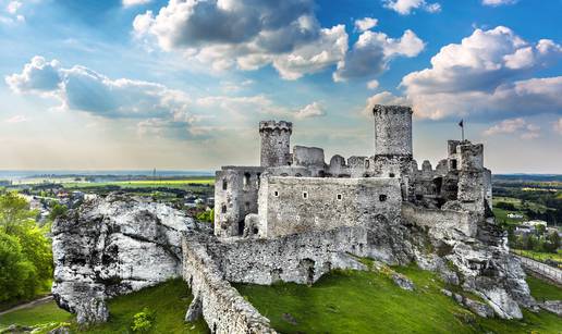 Prekrasne fotografije: Zavirite u veličanstvene napuštene dvorce koji se nalaze diljem svijeta...