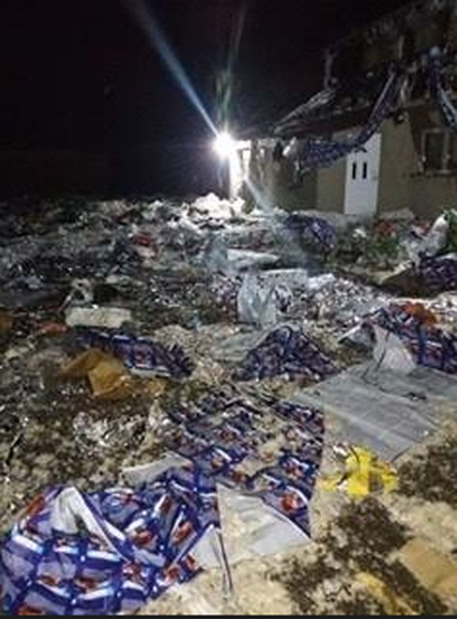 Dobrodošao Fran! Zatrpali su im kuću plastikom i krpama