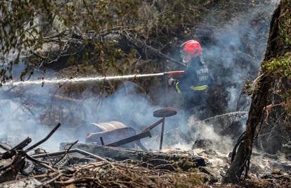 Ugašen požar kod Ključa u NP Krka: Opožareno 20 hektara