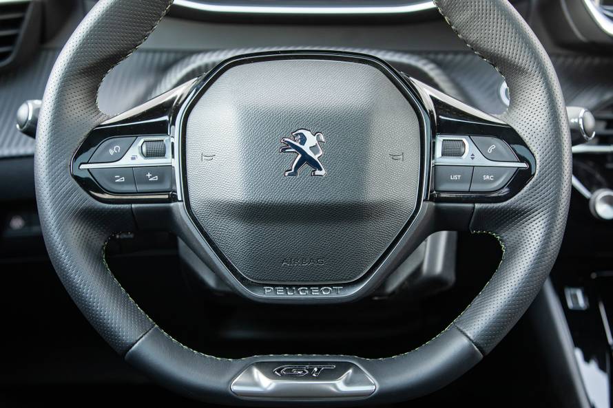 Peugeot 208 europski je auto godine, iza su Tesla 3 i Taycan