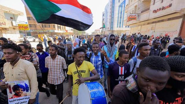 U Sudanu policija suzavcem rastjerivala prosvjednike