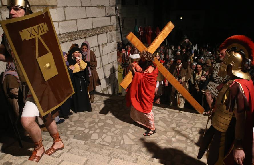 Danas je blagdan Cvjetnice: Znate li zašto se u crkvama blagoslivljaju grančice i cvijeće?