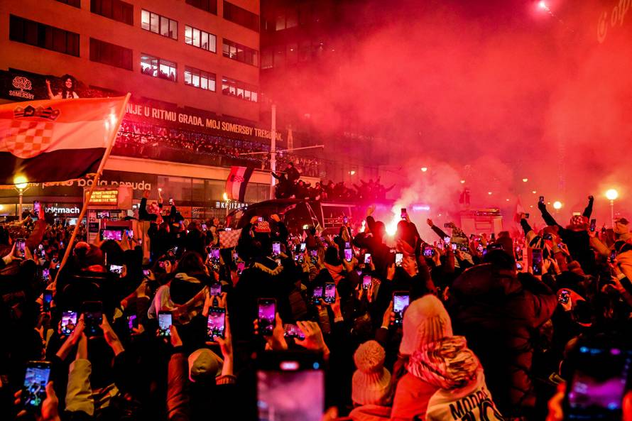 Zagreb: Vatreni stigli na trg