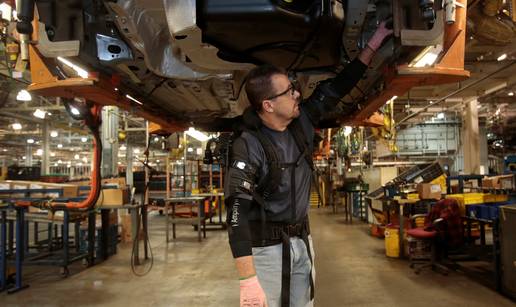 Fordovi 'bionički' radnici dobili su odijela za nadljudsku snagu