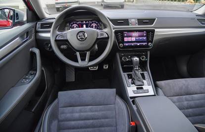 Škoda Superb 2.0 TDI oborila rekord! Evo koliko je vozač uspio proći s jednim tankom