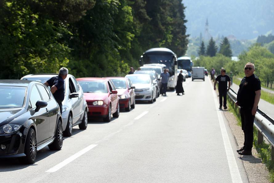 Jandrokovića izviždali: Ovdje smo da odamo počast žrtvama