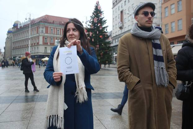 Zagreb: Održan prosvjedni performans 'Tiha misa'