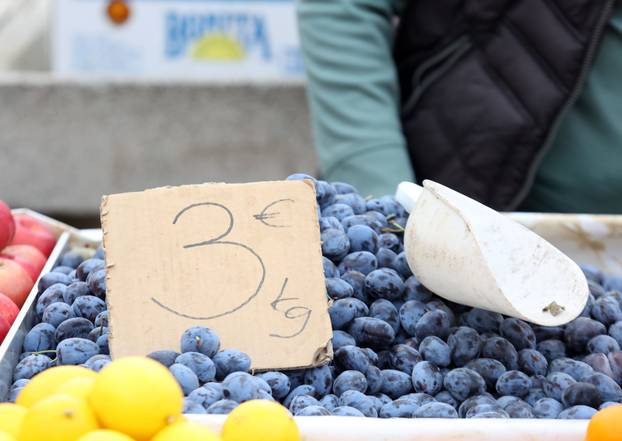 Šibenik: Ponuda na šibenskoj tržnici