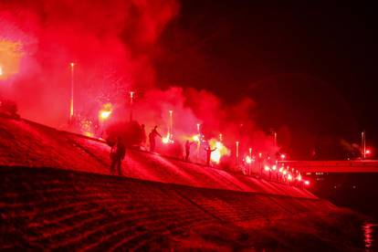 FOTO Kohorta proslavila veliku obljetnicu bakljadom uz Dravu