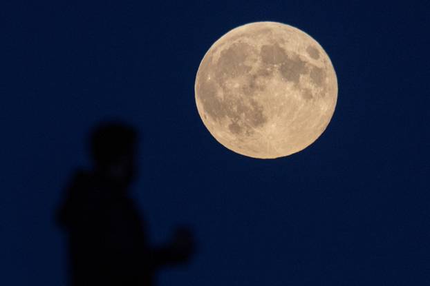 Full moon, known as the Hunter's moon, rises in Kyiv