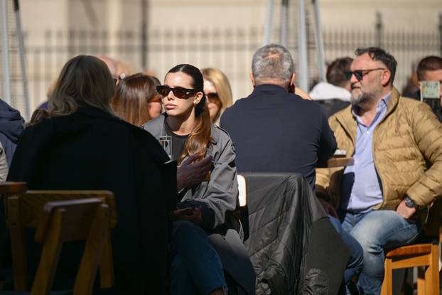 Zagreb: Sunčano i toplo vrijeme izmamilo građane na ulice