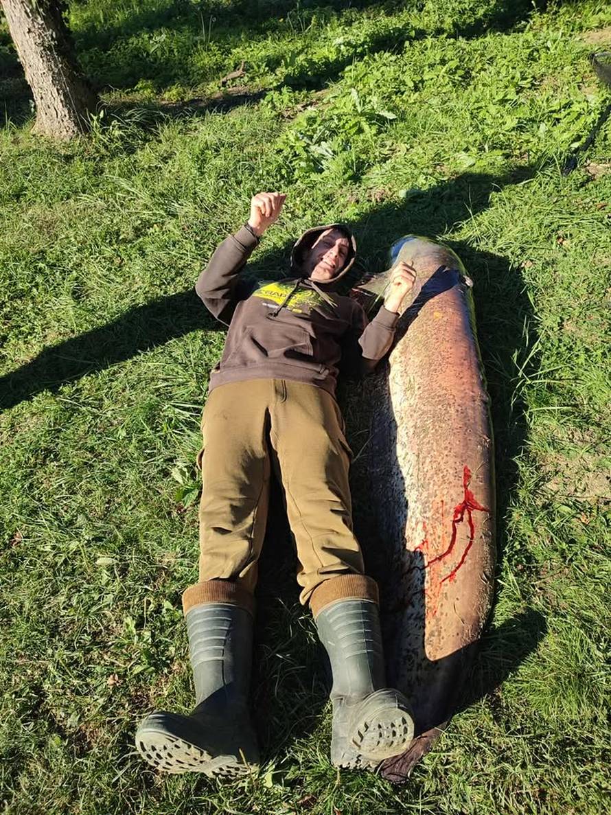 VIDEO 'Išli smo u lov na šarane, a onda je zagrizla ova grdosija! Dva sata smo se borili s njom'