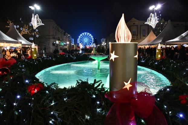 FOTO Advent u Slavonskom Brodu: Dvije lokacije, nove atrakcije i nezaboravni doživljaji
