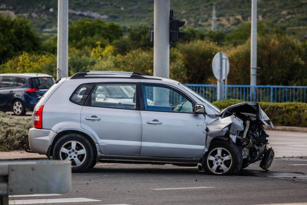 Kaštel Štafilić: Sudar dva osobna automobila na izlasku iz trgovačkog centra Spot 