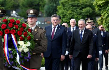 VIDEO Plenković i suradnici su položili vijence na Mirogoju povodom dana Hrvatske vojske