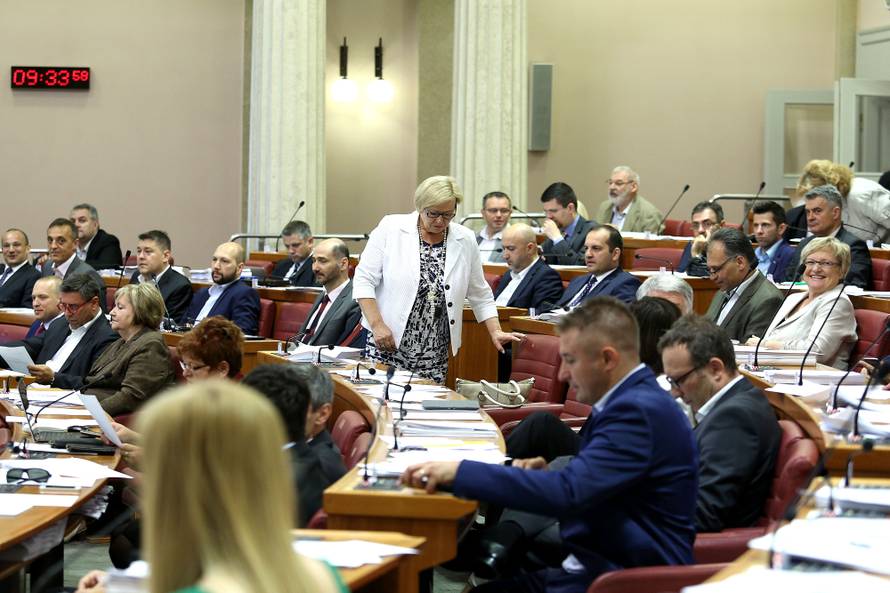 Pala Vlada: Oreškoviću sa 125 glasova izglasali nepovjerenje