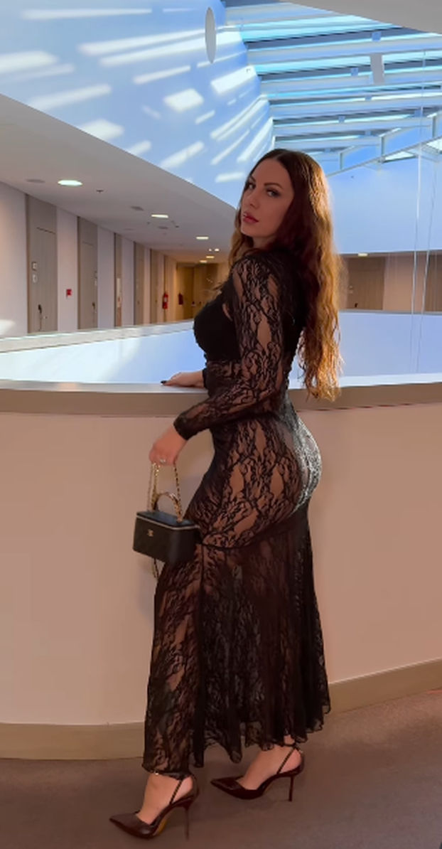 FOTO Jao, Žanamari! Pokazala crne tangice u čipkastoj haljini