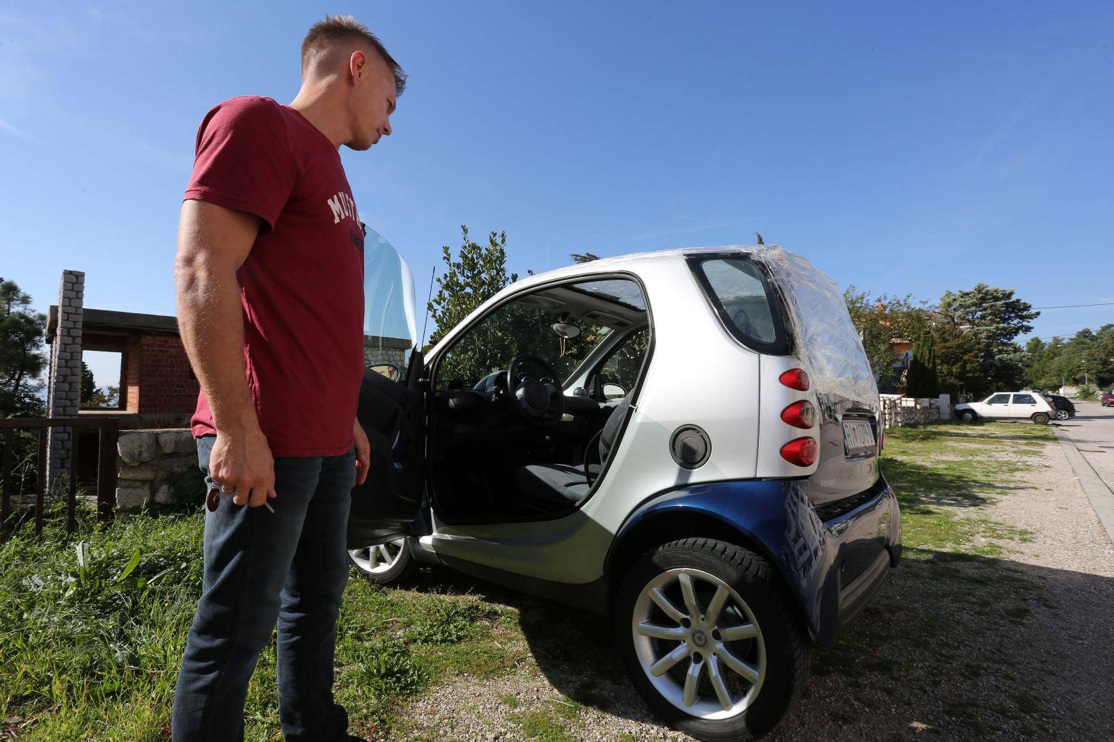 Vozač pauka se ispričao: 'Auto mi nije baš ispao, zaljuljao se!'