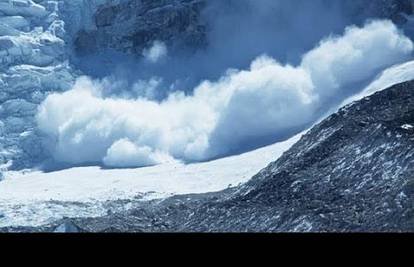 U lavini u talijanskim Alpama poginulo dvoje, deset nestalih