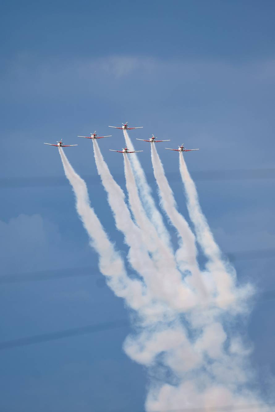 Zagreb: Prelet helikoptera i zrakoplova  tijekom svečanog obilježavanja 30. obljetnice VRO Oluja