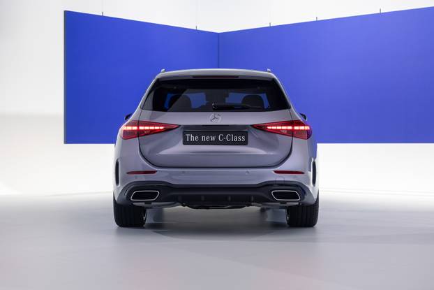 Vertraute Stärke auf einem neuen Niveau: Die neue Mercedes-Benz C Klasse bleibt sich treu – und wächst über sich hinausThe new Mercedes-Benz C-Class: Refined strength. Trusted continuity.