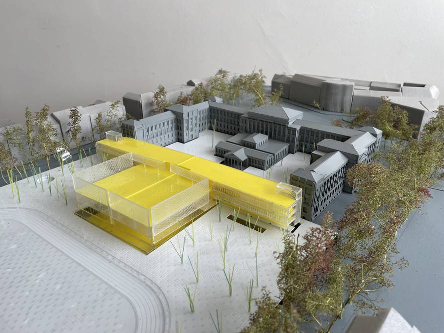 Roditelji traže rješenje: Učenici V. gimnazije tjelesni imaju u kilometar udaljenoj školi