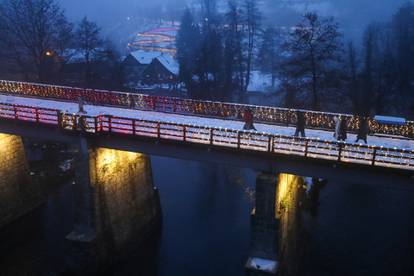 FOTO Zimska idila u Rastokama: Pogledajte kako biser slunjskog kraja izgleda u božićnom duhu