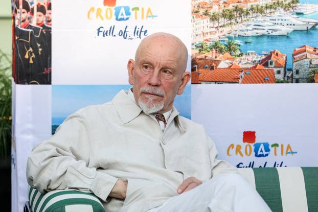 Alexandria: John  Malkovich iznenadio Vatrene u hotelu Aka